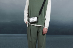 男生拍写真衣服,写真中的时尚穿搭解析
